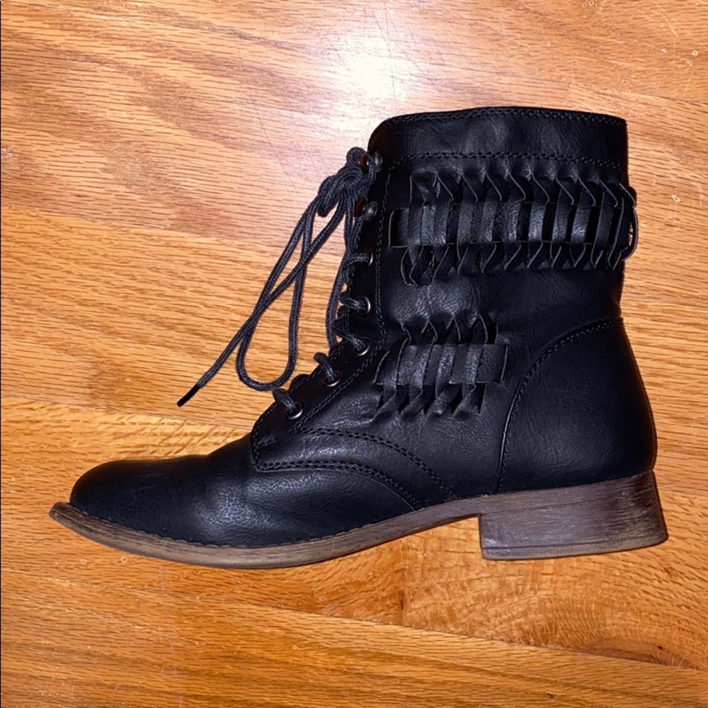 Combat boots
